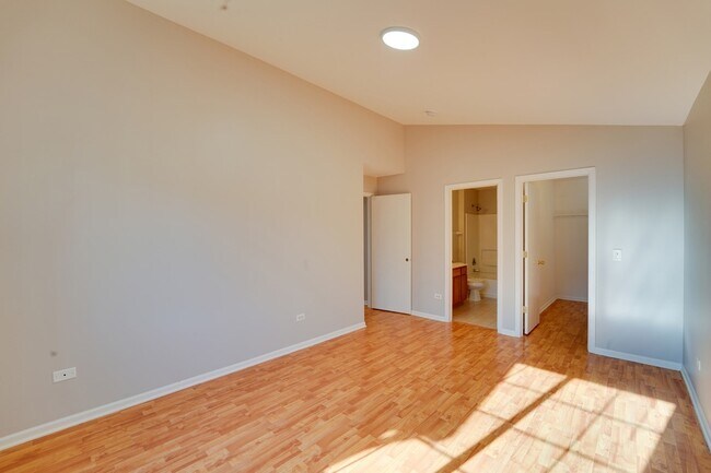 Building Photo - 1231 Silverstone Dr