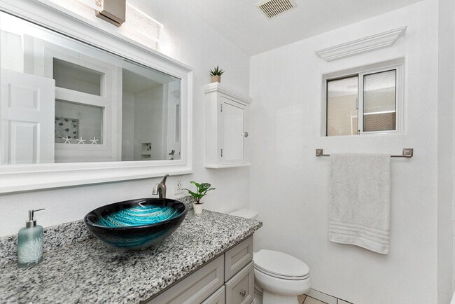 Building Photo - "3-Bedroom, 2-Bathroom Solar Home with a Pool in Mesa Del Sol!"