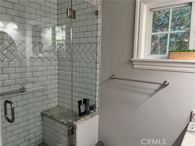 Building Photo - 519 E Stuart Ave