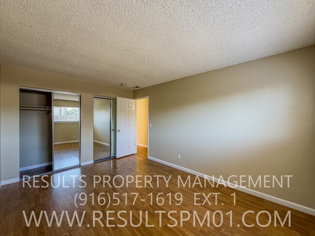Building Photo - Adorable 2 bedroom duplex
