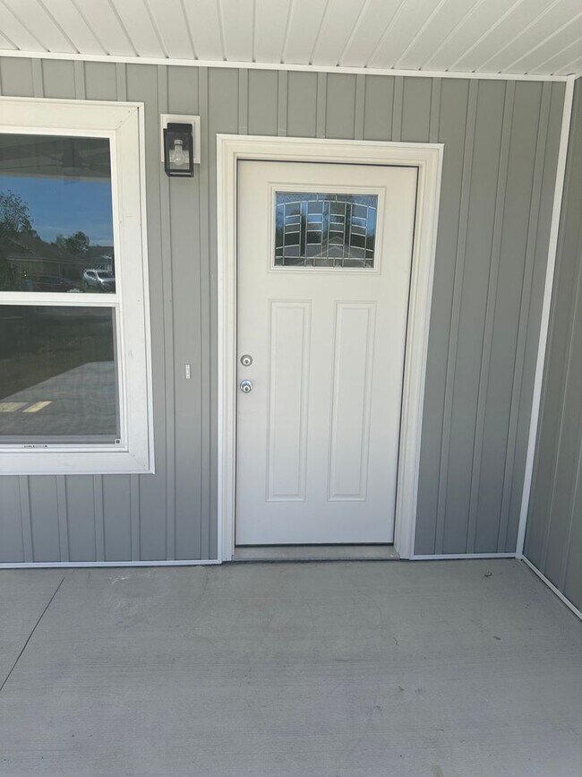 Building Photo - 7209 Lake Suzzanne Ln