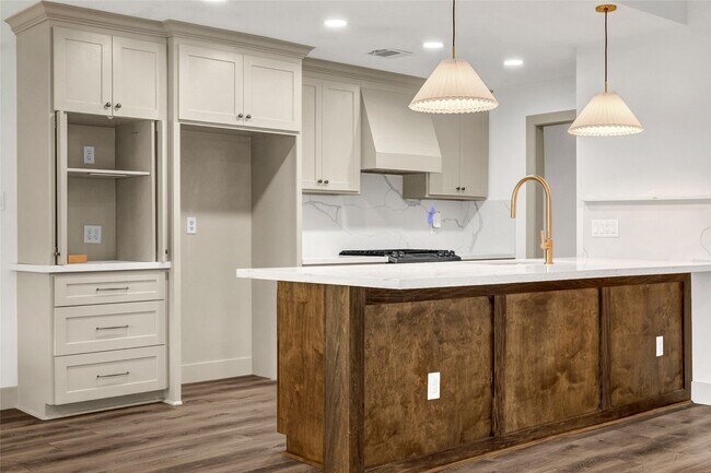 Building Photo - 10115 Kirkbluff Dr