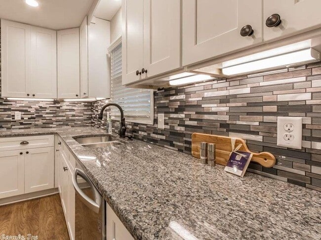 Building Photo - 14 Evergreen Ct