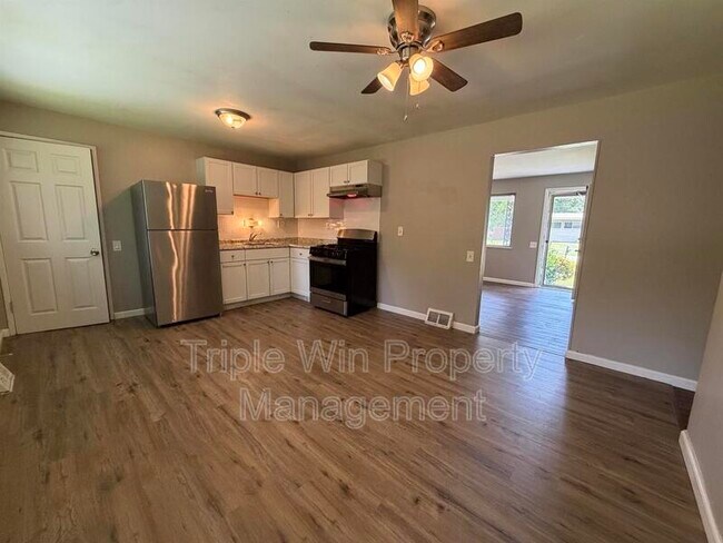 Building Photo - 10329 Chesley Dr
