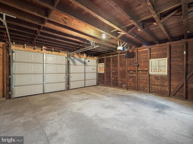 Building Photo - 1050 Edgar Ave