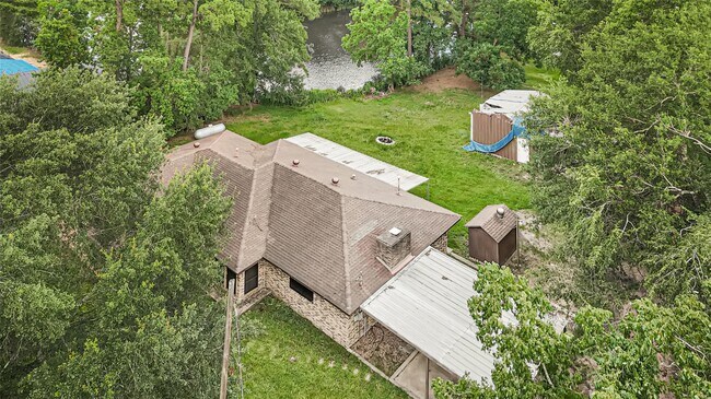 Building Photo - 1231 Country Ln