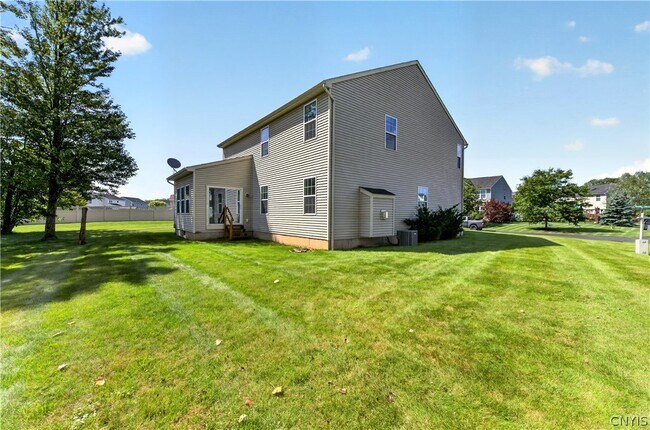 Building Photo - 101 Rising Crest Cir