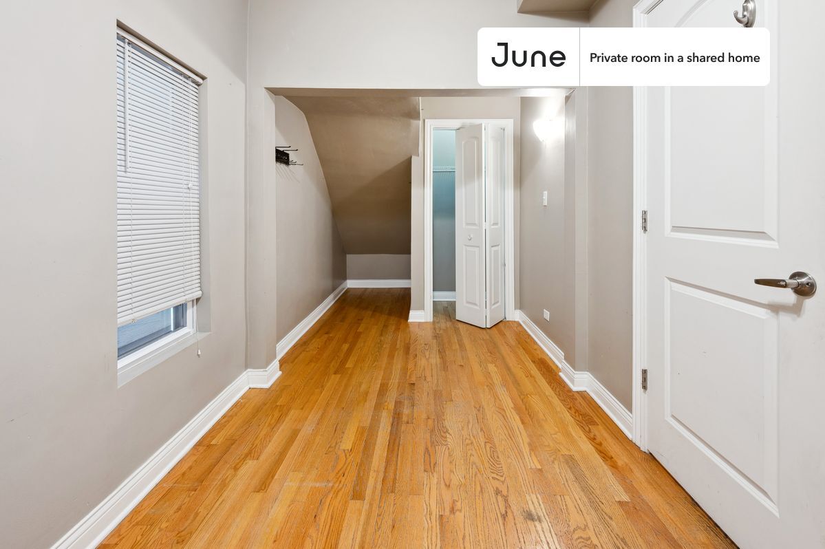 Primary Photo - Private bedroom in 3 bed/1 bath Home