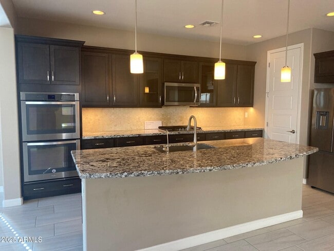 Building Photo - 1945 W Yellowstone Way