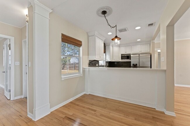 Building Photo - 4619 W Bay Villa Ave