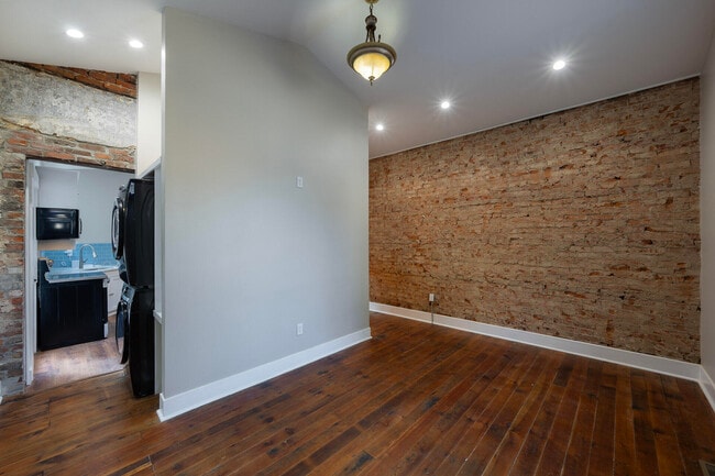 Building Photo - 513 Pershing Ave