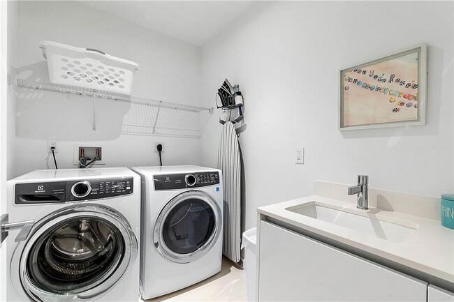 Building Photo - 2200 N Ocean Blvd