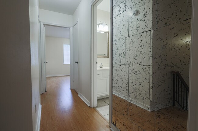 Building Photo - 10014 Stratmore Cir