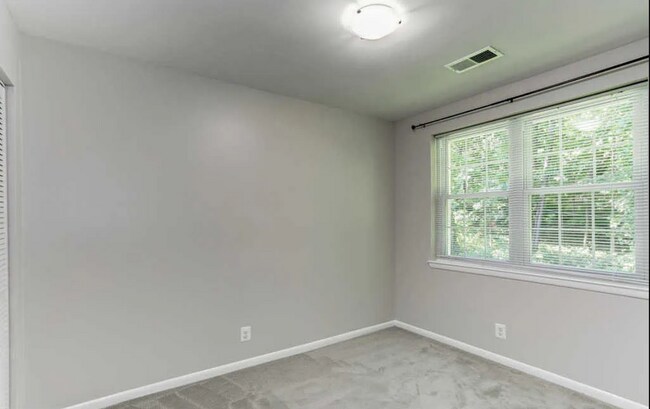 Building Photo - 4645 28th Rd S
