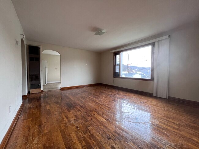 Family Room - 101 Lough St