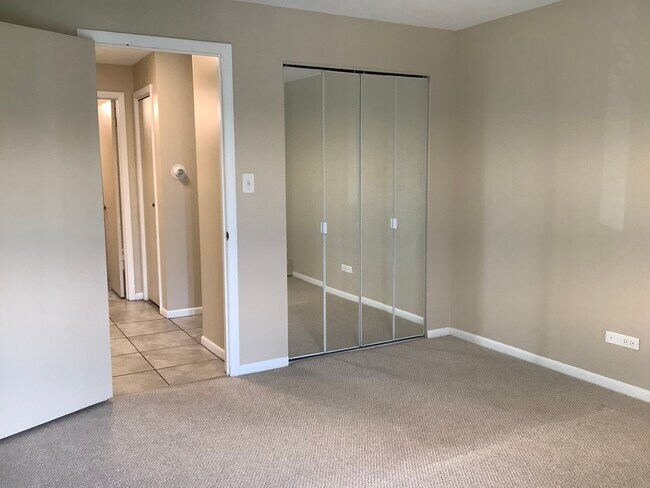 Building Photo - 10408 Menard Ave