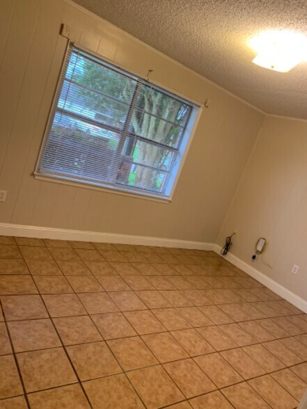 Building Photo - 301 Cascade Dr