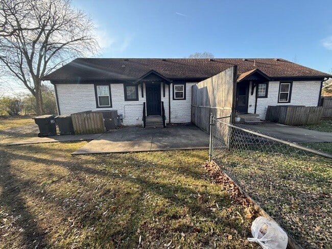 Building Photo - 1118/1120 N. Tennessee Blvd.