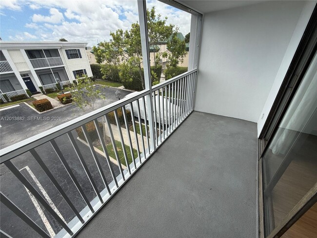 Building Photo - 170 Cypress Club Dr