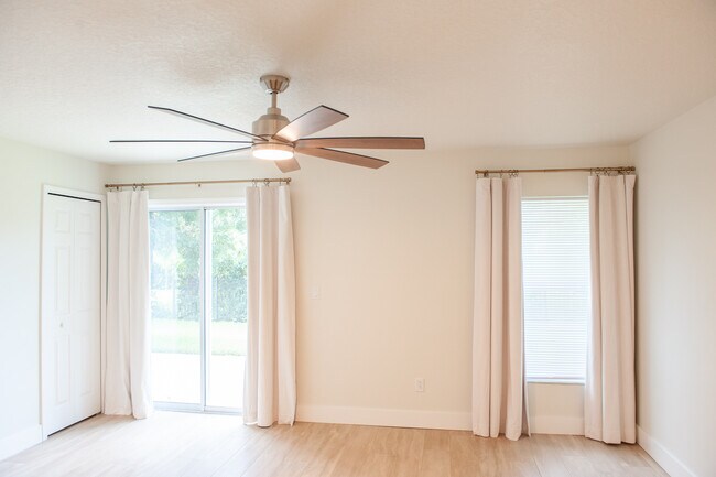 Building Photo - 208 Grande Lake Dr