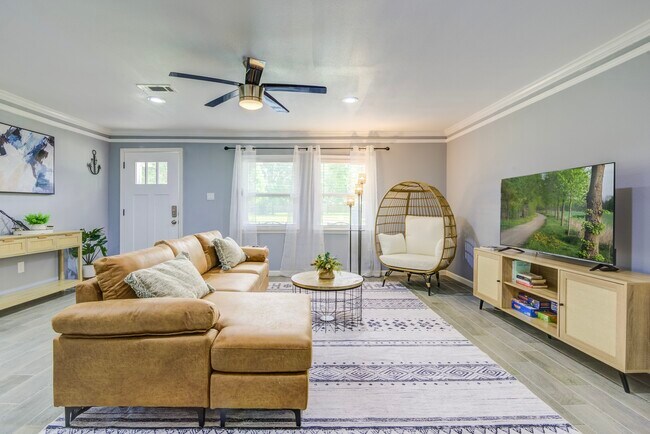 Building Photo - 541 Circle Dr