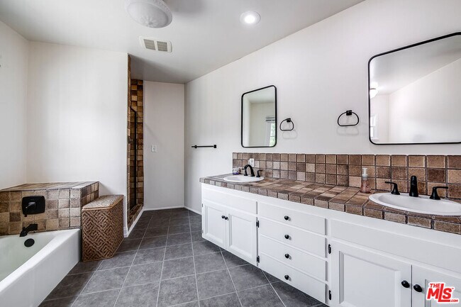 Building Photo - 4439 Arcola Ave
