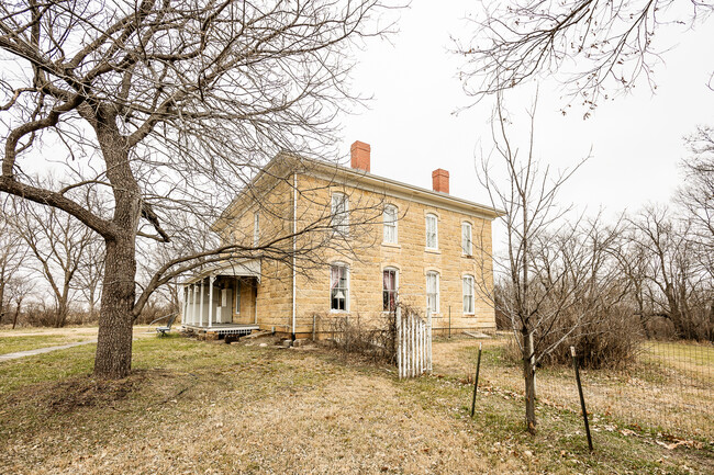 Building Photo - 7827 Old 77 Hwy