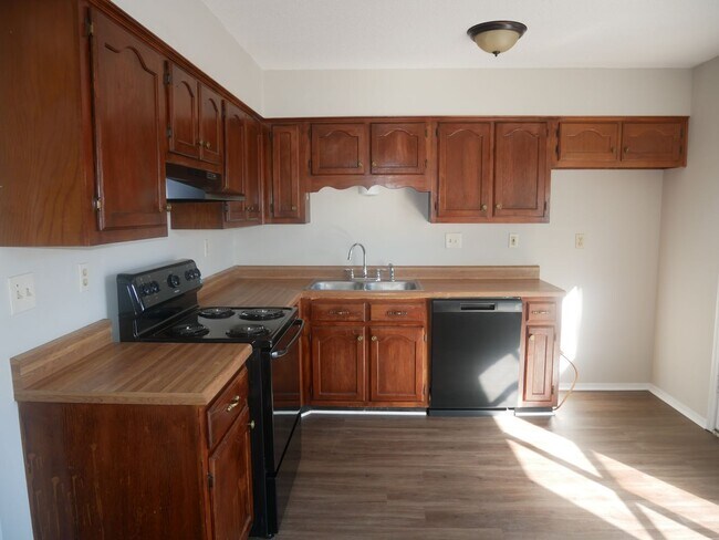 Building Photo - 6530 Jamestown Dr