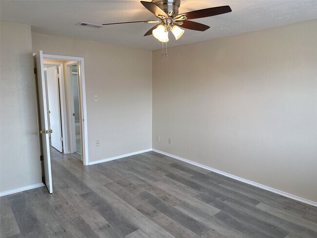 Building Photo - 6518 S Briar Bayou Dr