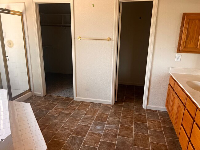 Building Photo - Large Browns Valley home 5/3 2229 Sq Ft.