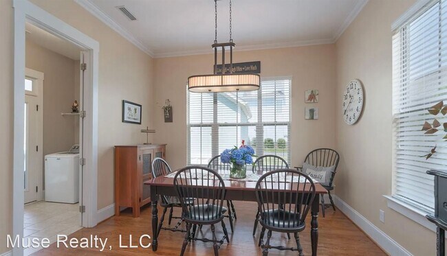 Building Photo - 3 br, 2.5 bath House - 936 Herrons Ferry