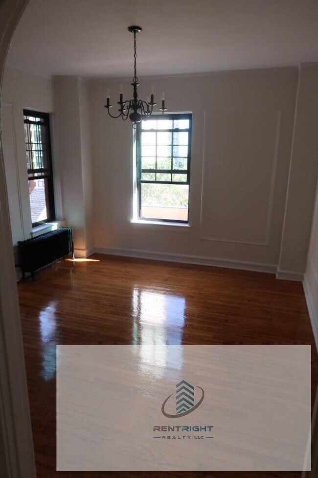 Building Photo - 426 W Briar Pl