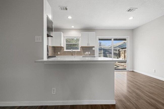 Building Photo - 3201 Mossrock Dr