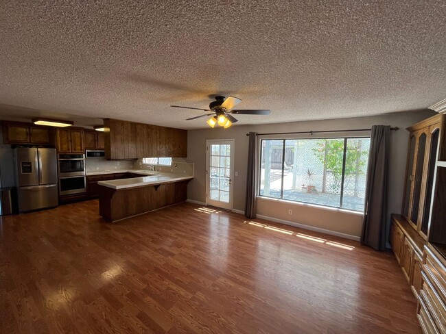 Building Photo - 1090 Foxenwood Dr