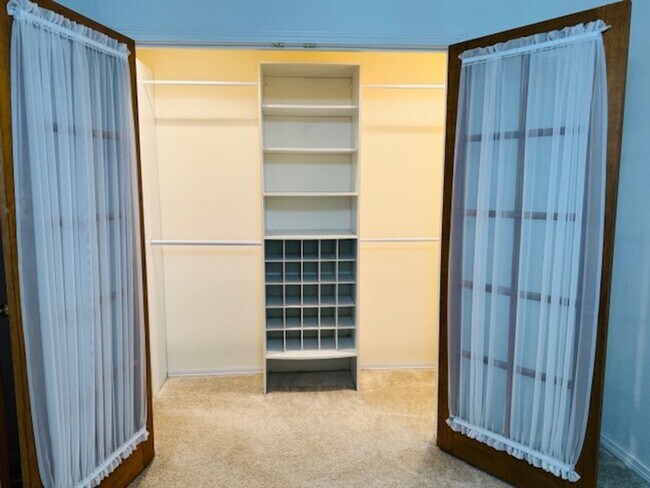 Building Photo - Burlington 3 Bed 2 Bath Home in quiet neighborhood