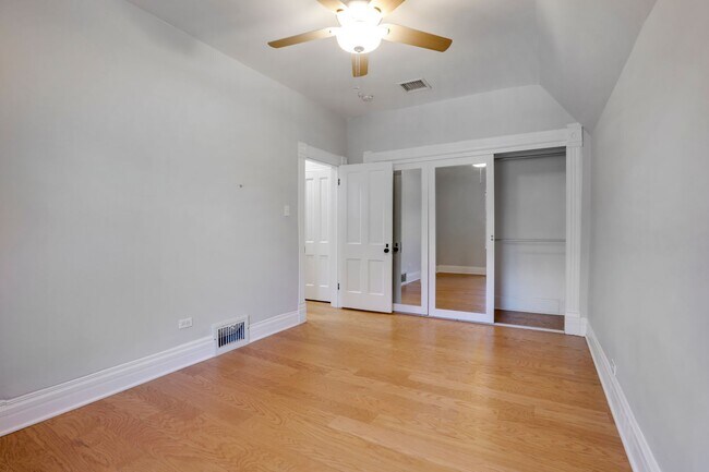 Building Photo - 1136 N Washington St