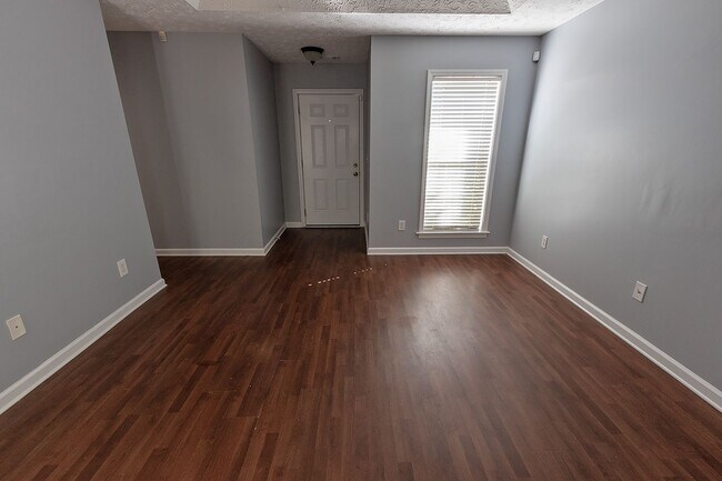 Building Photo - 6725 Taylor Ridge Rd
