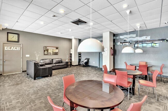 Building Photo - 400 Kings Point Dr