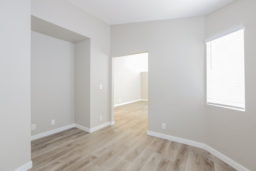 Building Photo - 8253 10 Gallon Ct