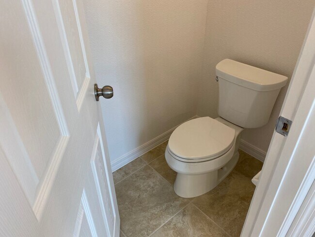 Building Photo - Newer Home, 3 Bedroom 2 Bath,  2 Car Garag...