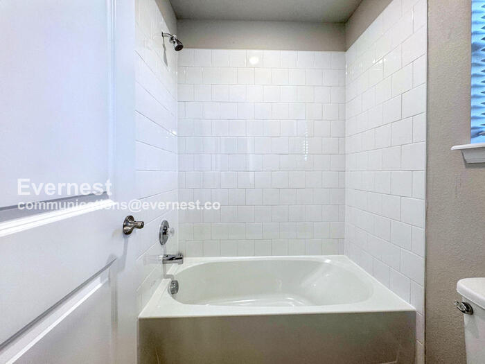 Building Photo - 10855 Hayloft St