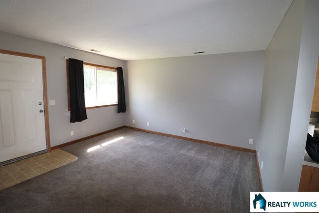 Building Photo - Lovely 3 Bedroom, 1 bath house available now.
