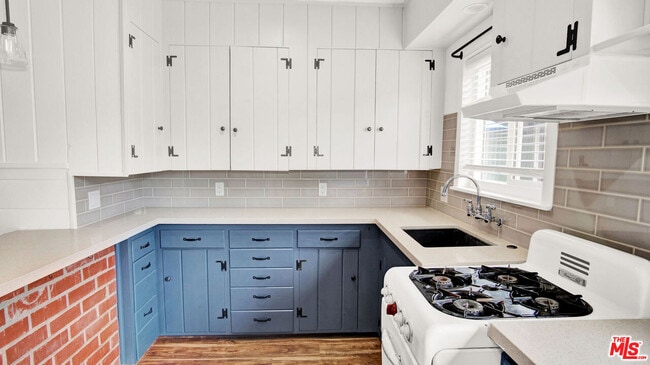 Building Photo - 1007 Sunmore Ln