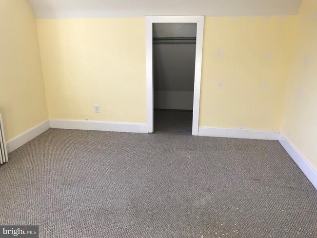 Building Photo - 902 Hughes Dr