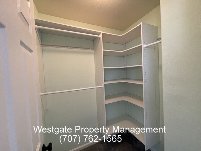 Building Photo - 1453 Woodside Cir