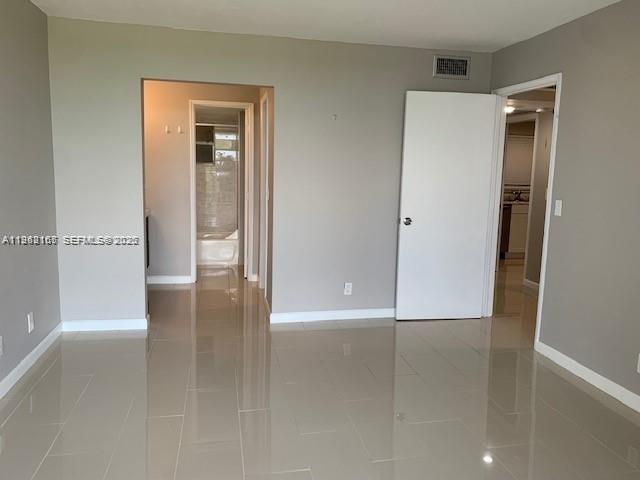 Building Photo - 9470 Live Oak Pl