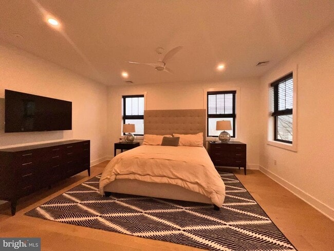 Building Photo - 986 Henry Ave