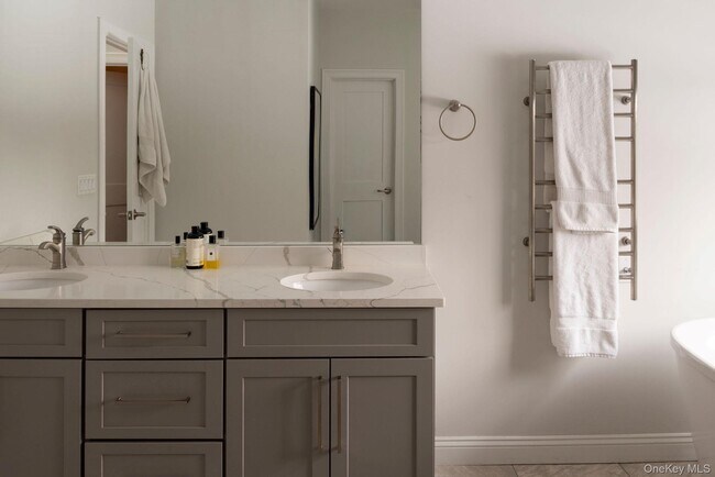 Building Photo - 46 Will Tremper Dr