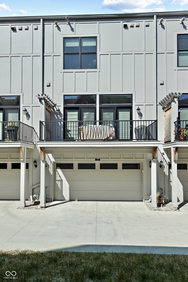 Building Photo - 711 E 16th St
