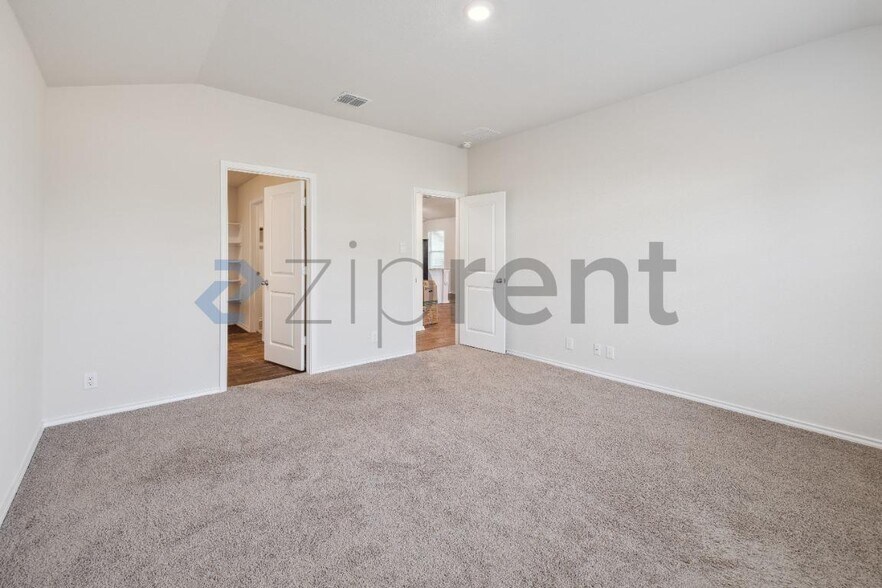 Building Photo - Unit